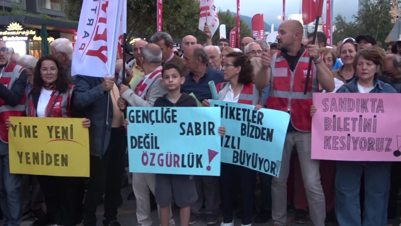 Özgür Özel Bursa’da: FSM Bulvarı’nda dikkat çeken mesajlar 2 Bülten Medya -