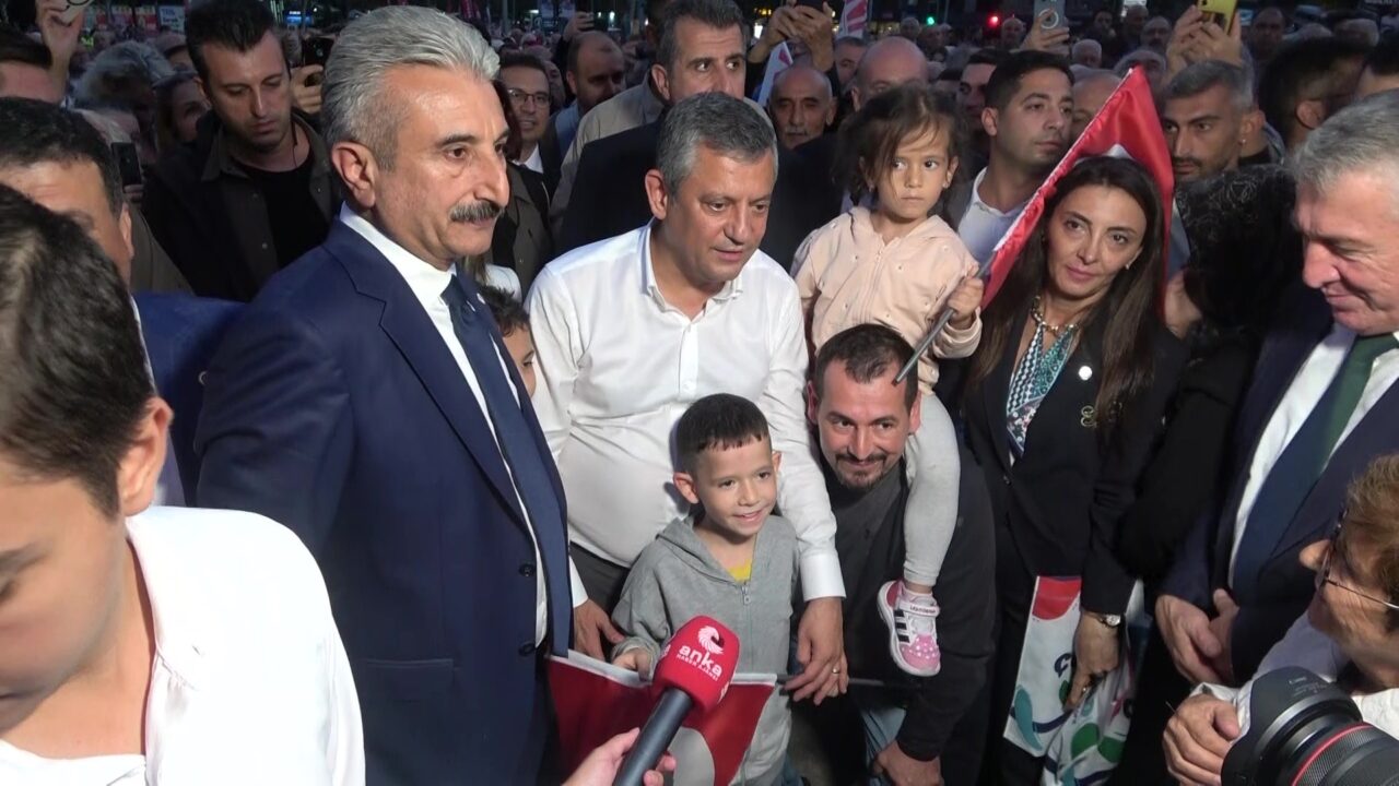 Özgür Özel Bursa’da: FSM Bulvarı’nda dikkat çeken mesajlar 1 Bülten Medya -