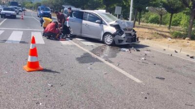 Bilecik’in Pazaryeri ilçesinde iki otomobilin çarpışması sonucu 7 kişi yaralandı.