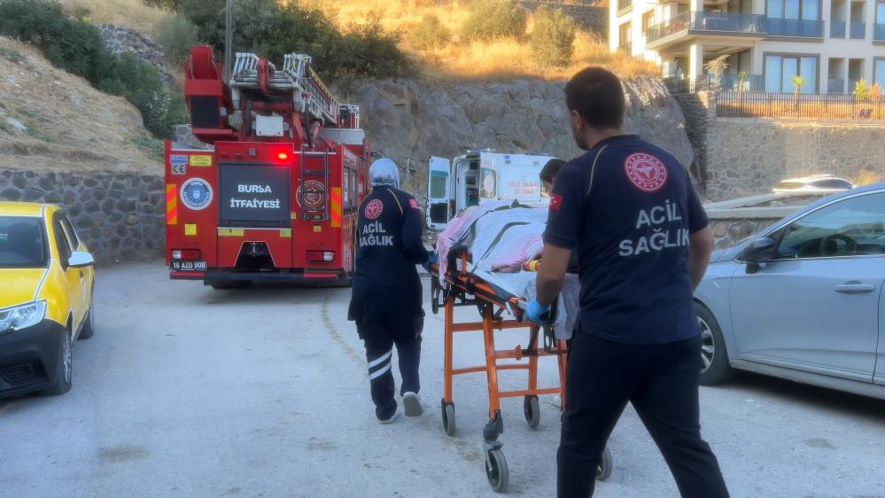 Tadilat sırasında dengesini kaybetti! Balkona düşen işçi yaralandı 2 Bülten Medya -