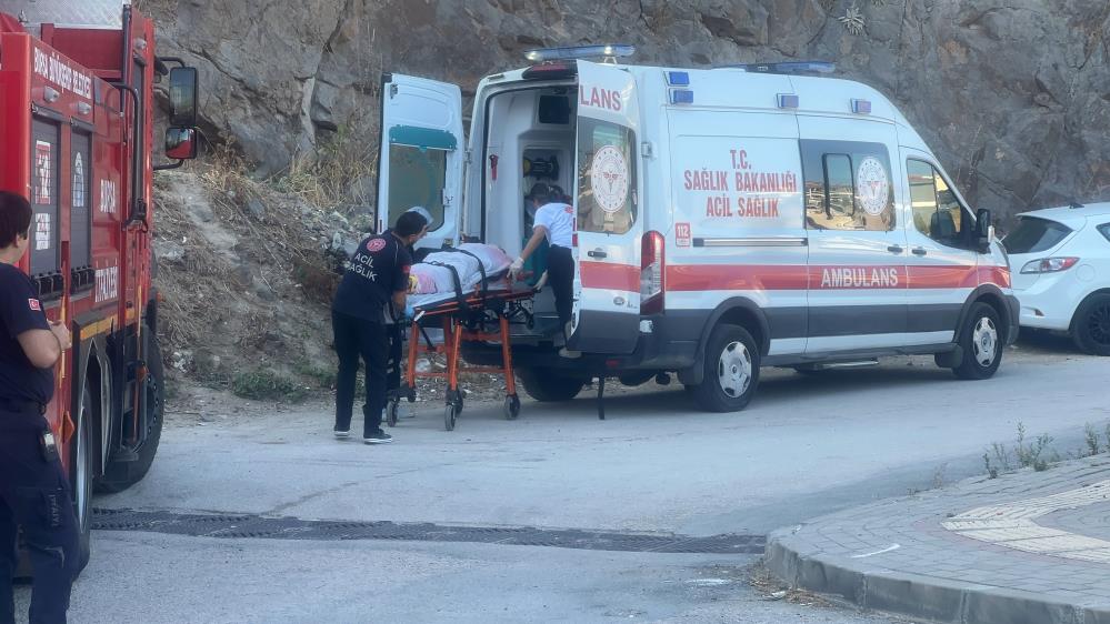 Tadilat sırasında dengesini kaybetti! Balkona düşen işçi yaralandı 1 Bülten Medya -