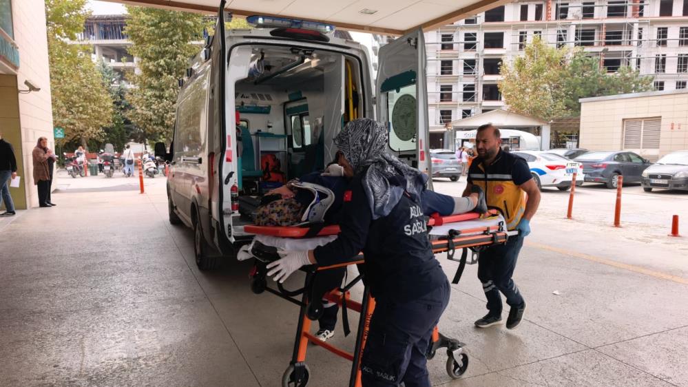 Otobüsün çarptığı 68 yaşındaki kadın ağır yaralandı! 2 Bülten Medya -