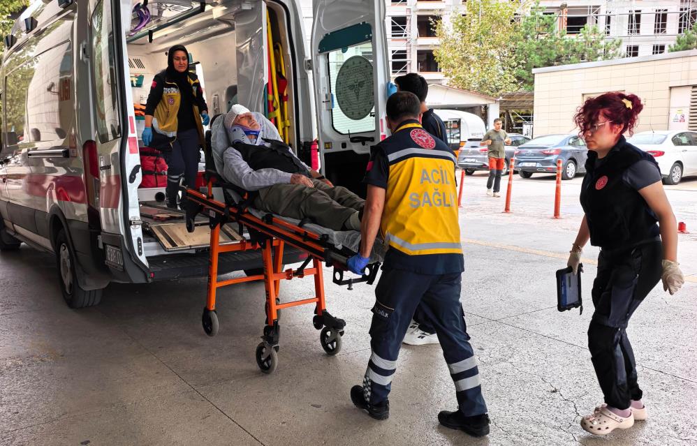 İnegöl’de otomobil şarampole uçtu! Yaşlı çift yaralandı Bursa’nın İnegöl ilçesinde kontrolden çıkan otomobil şarampole uçtu. Kazada 83