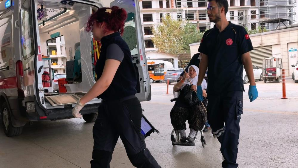 İnegöl’de otomobil şarampole uçtu! Yaşlı çift yaralandı 2 Bülten Medya -