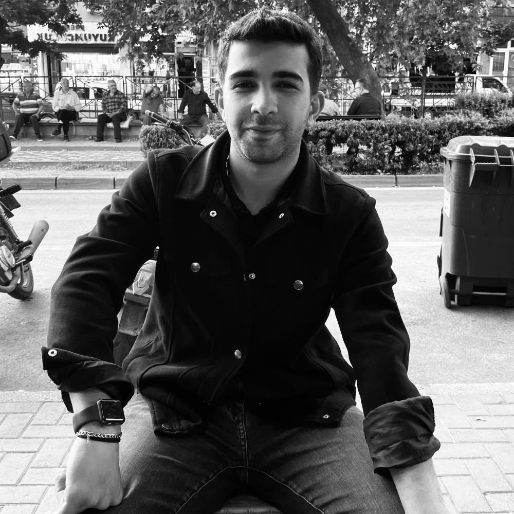 Bursa’nın Orhaneli ilçesinde iki otomobilin kafa kafaya çarpıştığı kazada 22