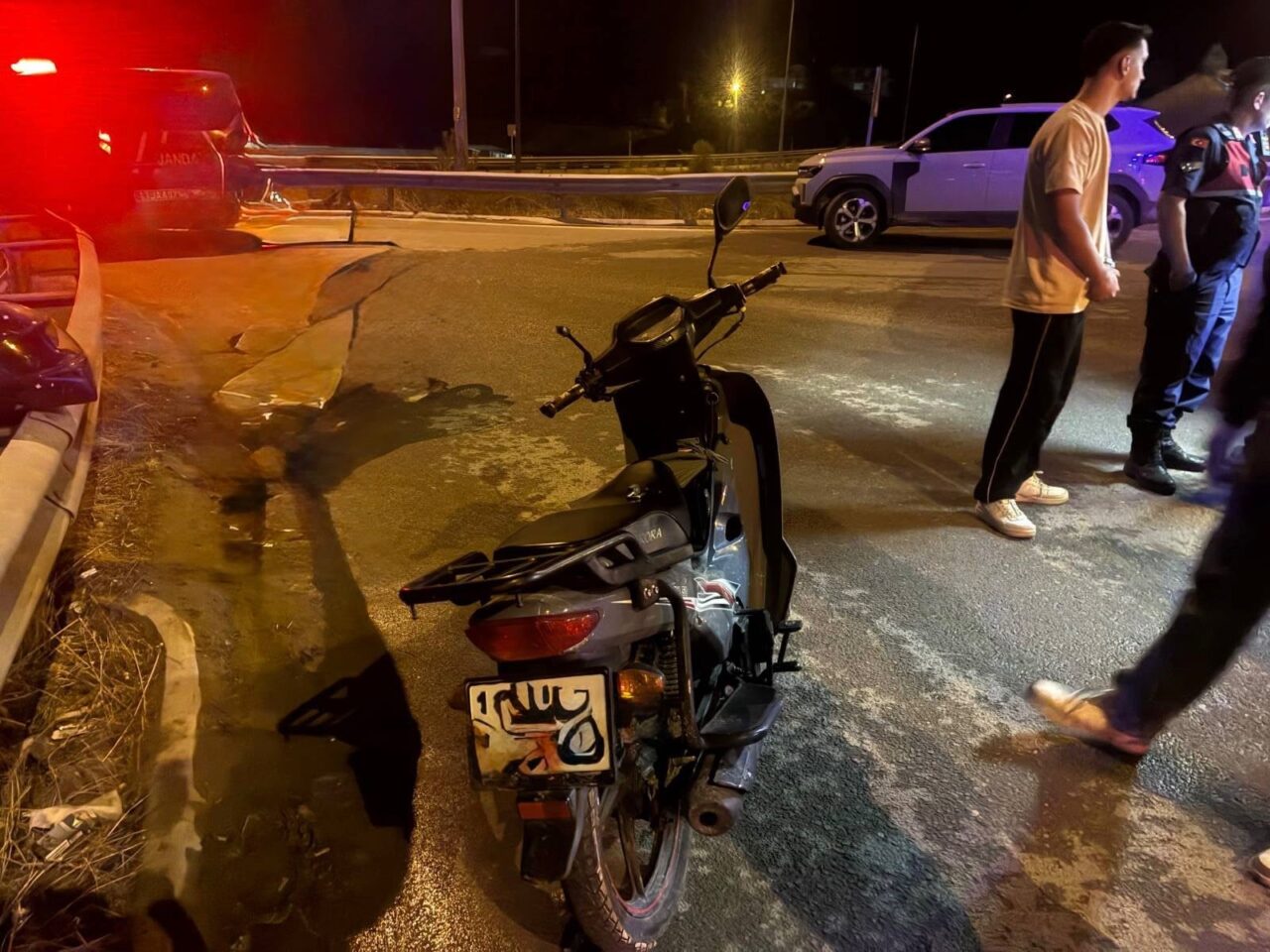 Motosiklet otomobile arkadan çarptı! 1 yaralı 1 Bülten Medya -