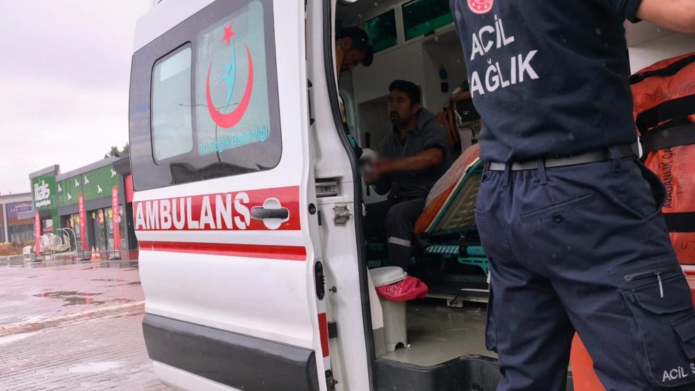 İnegöl’de tuz yüklü tanker devrildi! Sürücü yaralandı 2 Bülten Medya -