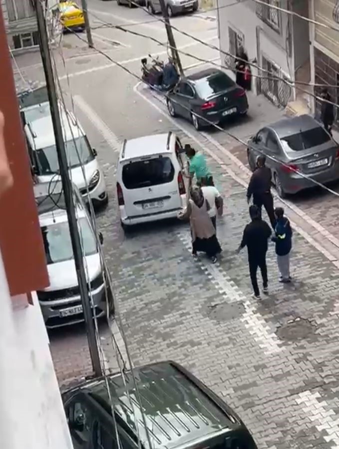 İstanbul Esenyurt’ta iddiaya göre eski eşinin evinin önüne gelen bir