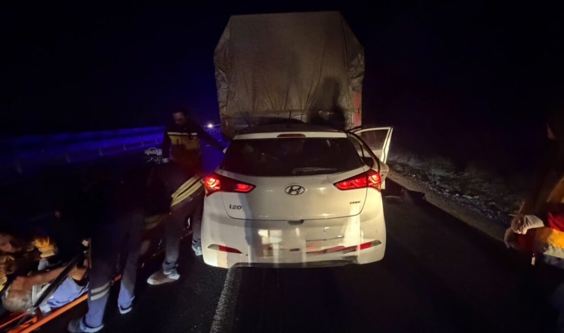 Bilecik’in Bozüyük ilçesinde kamyon ile otomobilin çarpışması sonucu meydana gelen