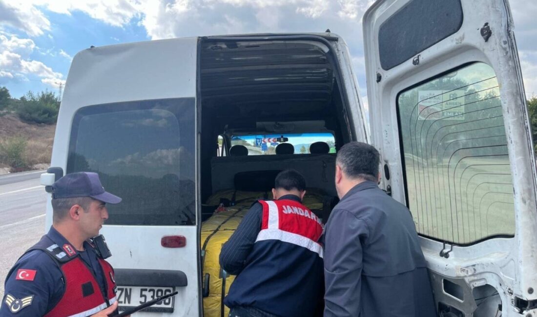 Bilecik’te huzur uygulaması: 3 aranan şahıs yakalandı Bilecik’te düzensiz göç ve göçmen kaçakçılığıyla mücadele kapsamında düzenlenen uygulamada