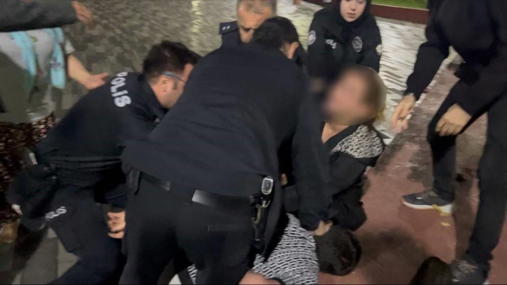 Bursa’nın Osmangazi ilçesinde annesiyle tartıştıktan sonra iddiaya göre pompalı tüfekle