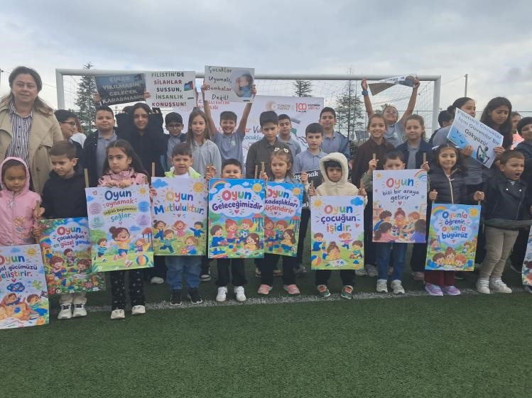 Bilecik’te çocuklar uçurtmalarını barış için uçurdu! 1 Bülten Medya -