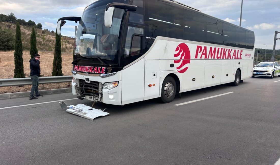 Çanakkale’nin Ayvacık ilçesinde yolcu otobüsü ile otomobilin çarpıştığı kazada iki