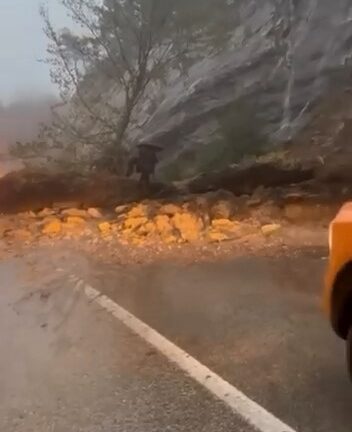 Uludağ yolunda heyelan! 1 Bülten Medya -