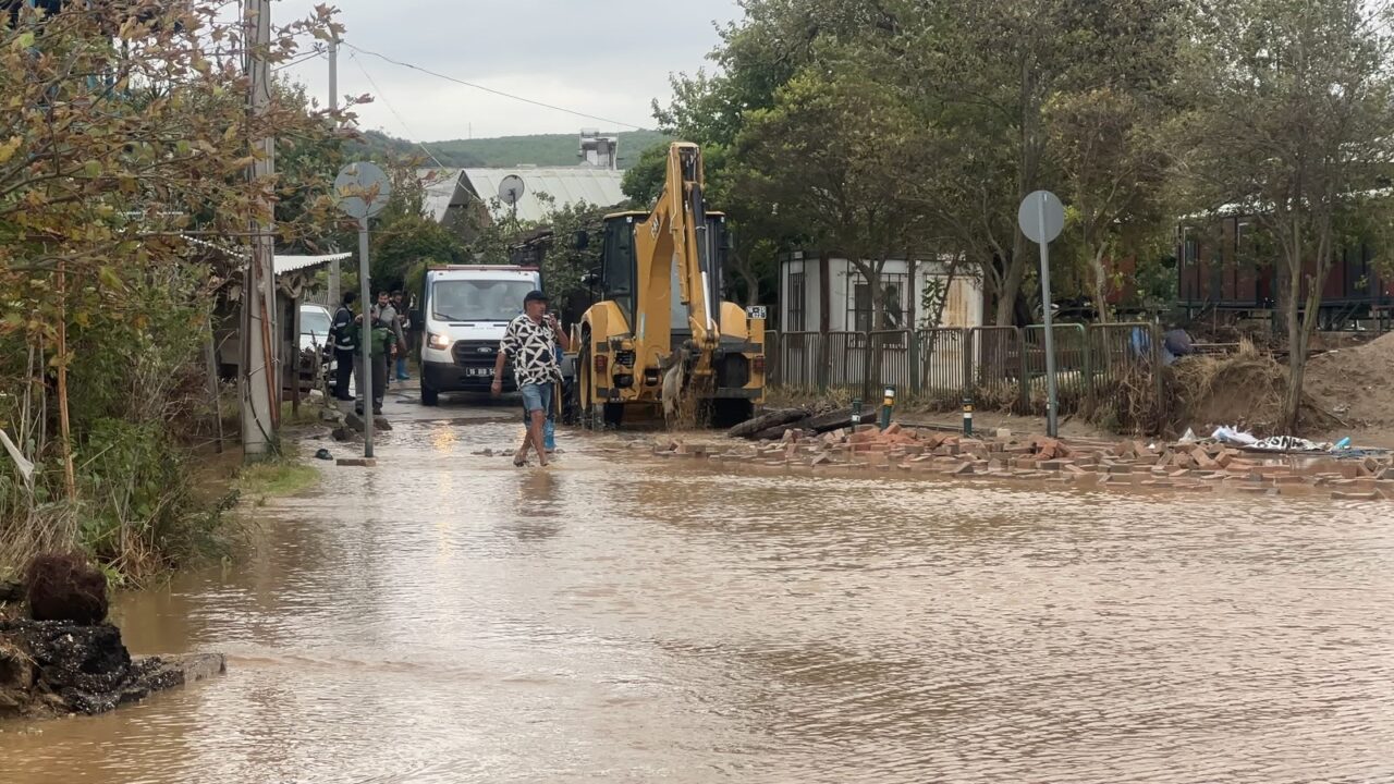 Mudanya’da sağanak sonrası bahçeler sular altında kaldı 1 Bülten Medya -