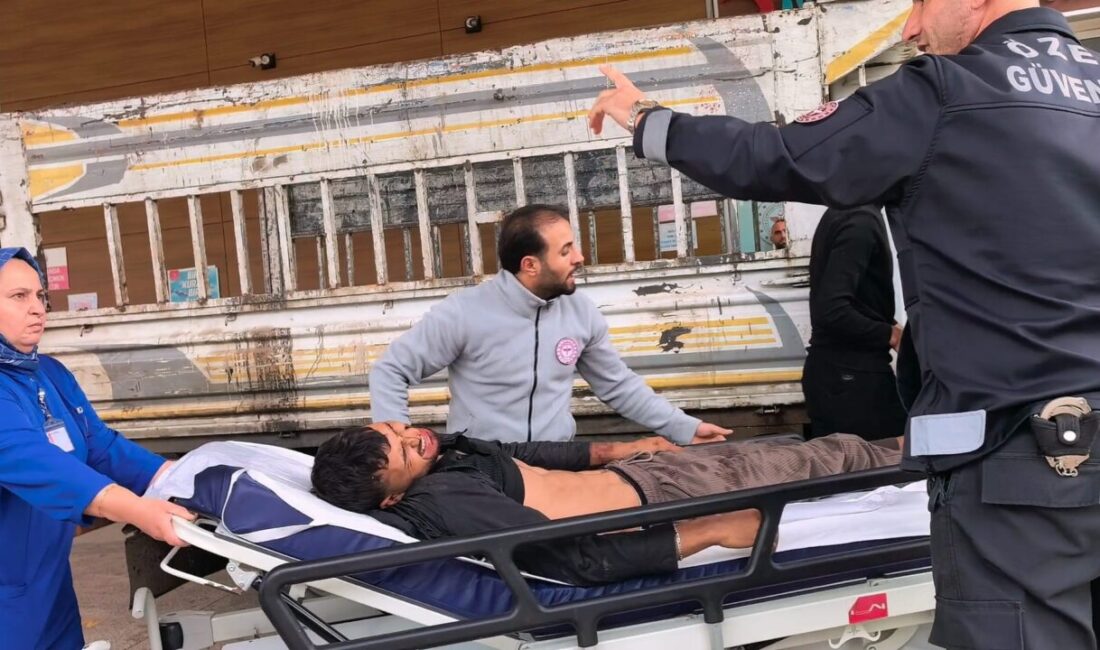Bursa’nın İnegöl ilçesinde kamyonetin üzerine çıkarak yükleme yaptığı sırada dengesini