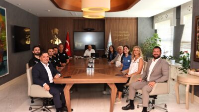 Nilüfer Belediye Başkanı Şadi Özdemir, 2026 Akdeniz Oyunları’nda şampiyon olan