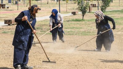 Osmangazi Belediyesi, Soğanlı Millet Parkı’nda başlattığı çimleme çalışmalarıyla yeşil alanın