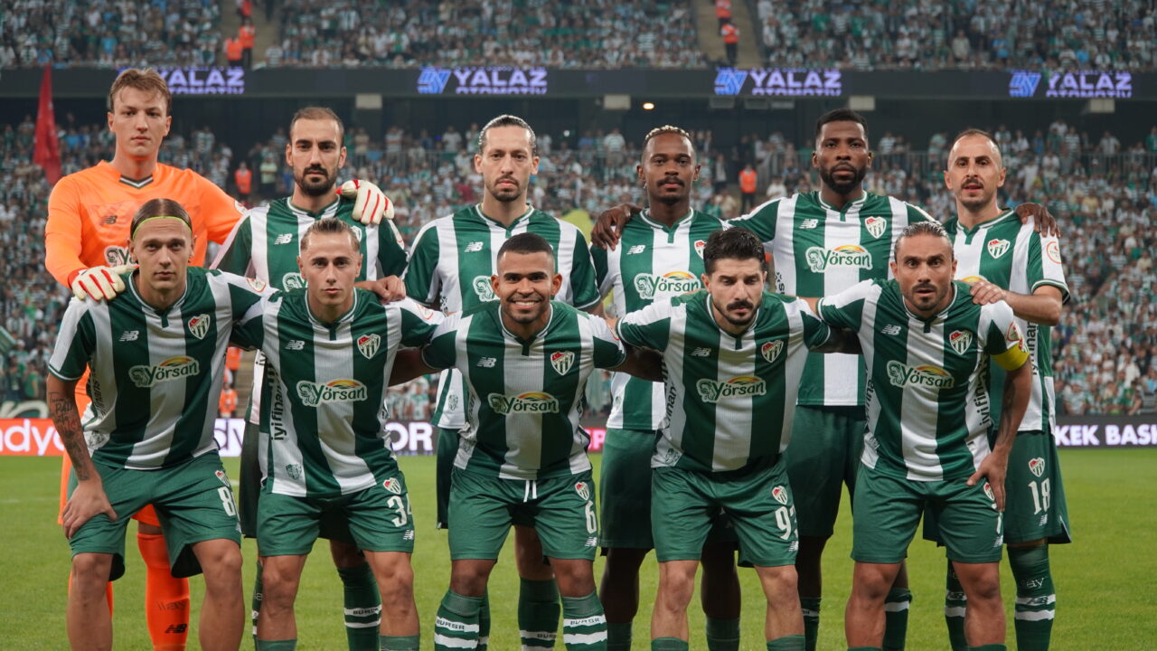 Bursaspor, sahasında Esenler Erokspor ile 2-2 berabere kaldı. Timsah’ın iki