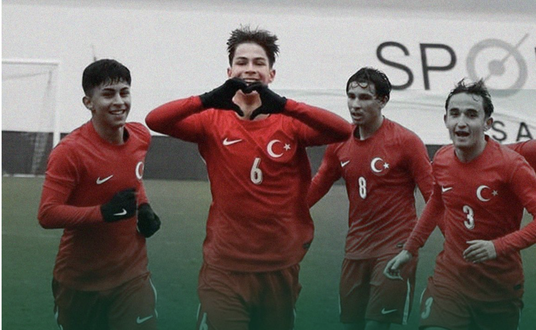 Bursaspor, altyapısından yetişen ve Fenerbahçe forması giyen Ahmet Efe Çakmakkaya’yı