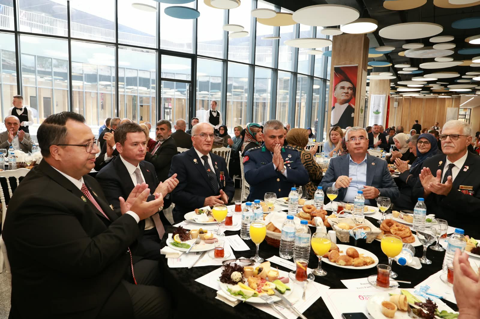 Başkan Aydın gazilerle aynı sofrada buluştu 2 Bülten Medya -