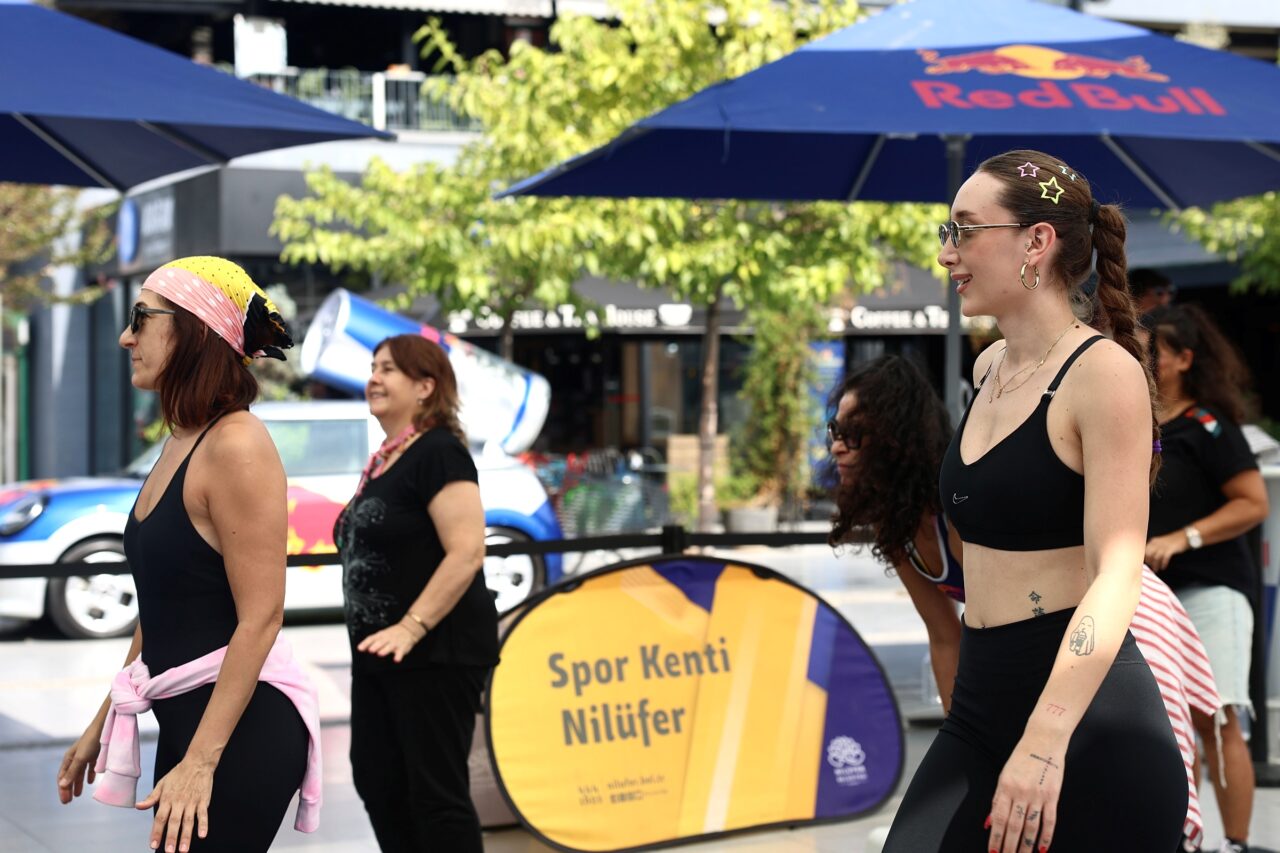 Nilüfer Belediyesi, Avrupa Hareketlilik Haftası kapsamında Podyumpark’ta “Outdoor Fitness Etkinliği”