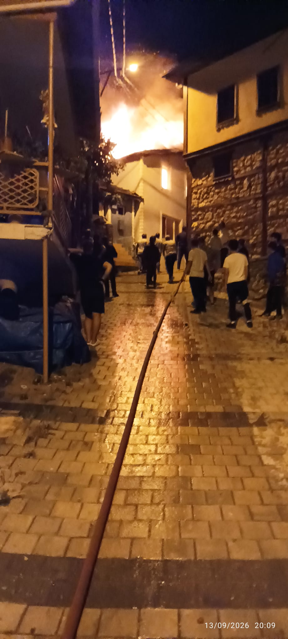 Gölyazı’da henüz nedeni belirlenemeyen bir nedenle yangın çıktı. Yangın da