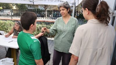 Nilüfer Belediyesi, yeni eğitim-öğretim yılı öncesinde ihtiyaç sahibi ailelerin çocuklarına