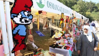 Osmangazi Belediye Başkanı Erkan Aydın, Siyah İncir Festivali kapsamında kurulan