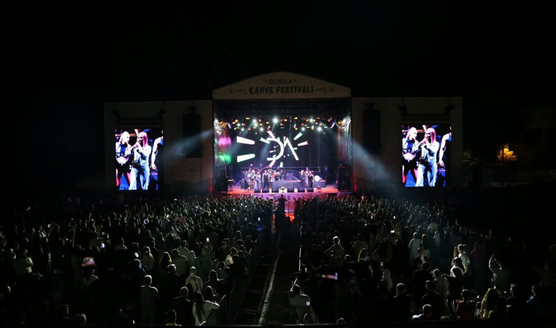 Kahveyle başladı, konserle zirve yaptı! Osmangazi Belediyespor Kulübü’nün katkılarıyla ikinci kez düzenlenen Bursa Kahve Festivali,
