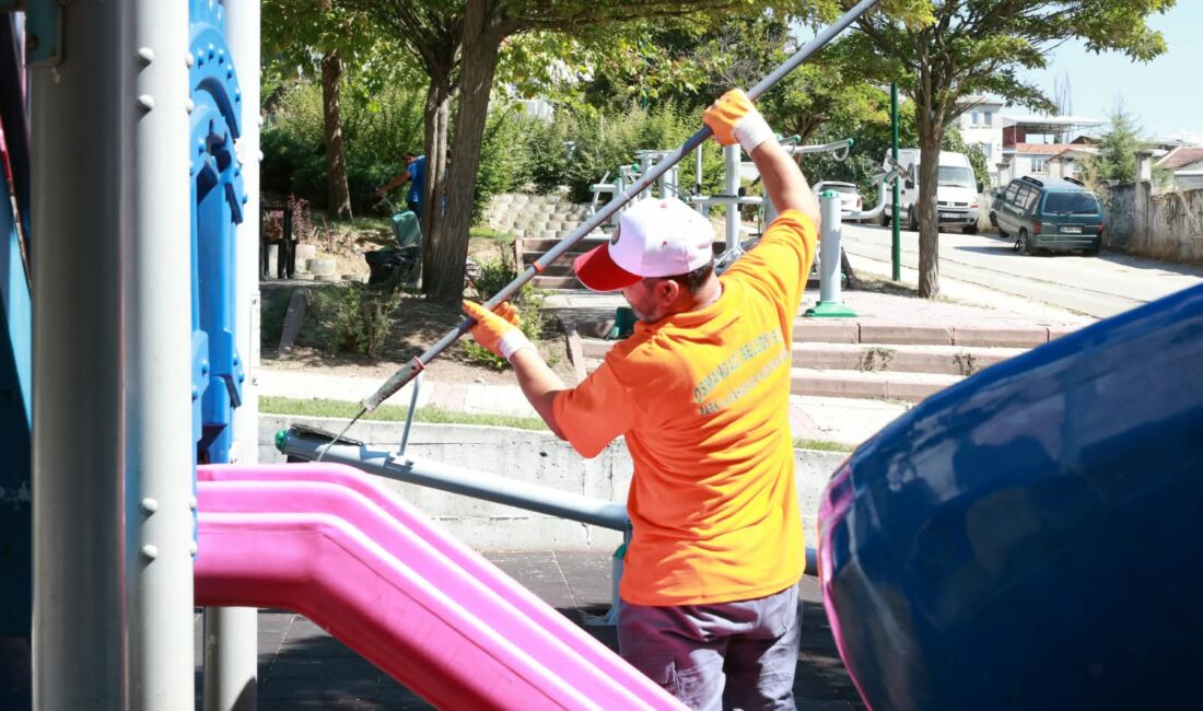 Osmangazi’de parklara büyük dokunuş! Osmangazi Belediyesi, ilçedeki park ve yeşil alanlarda bakım ve yenileme
