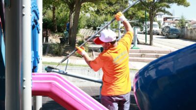 Osmangazi Belediyesi, ilçedeki park ve yeşil alanlarda bakım ve yenileme