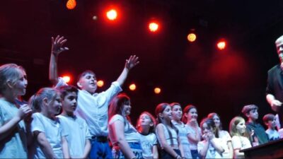 Yenişehir’de düzenlenen 11’inci Uluslararası Altın Biber Festivali’nde sahne alan Cengiz