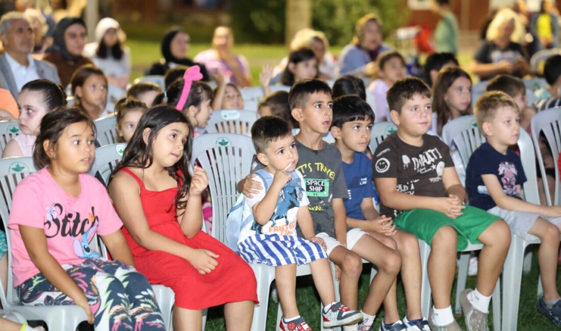 Soğukkuyu Parkı’nda sinema keyfi! Osmangazi Belediyesi’nin düzenlediği “Osmangazi’de Yaz Film Gösterimleri”, Soğukkuyu Mahallesi’nde çocukları