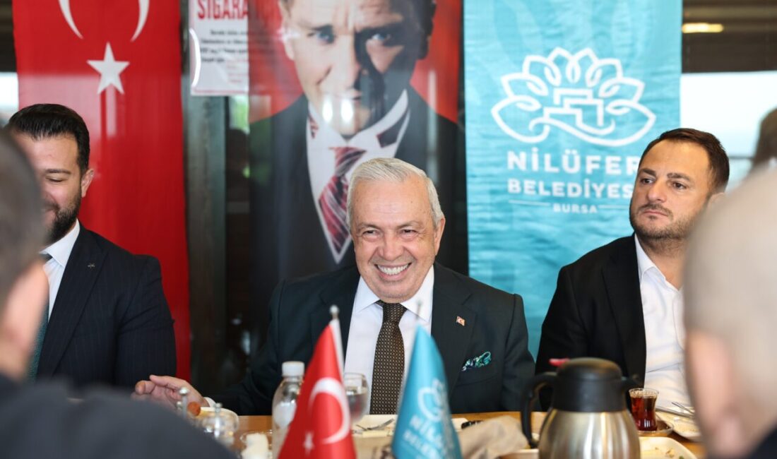 Şadi Özdemir, Bursaspor tribün liderleriyle bir araya geldi Nilüfer Belediye Başkanı Şadi Özdemir, Bursaspor tribün liderleriyle gerçekleştirdiği buluşmada