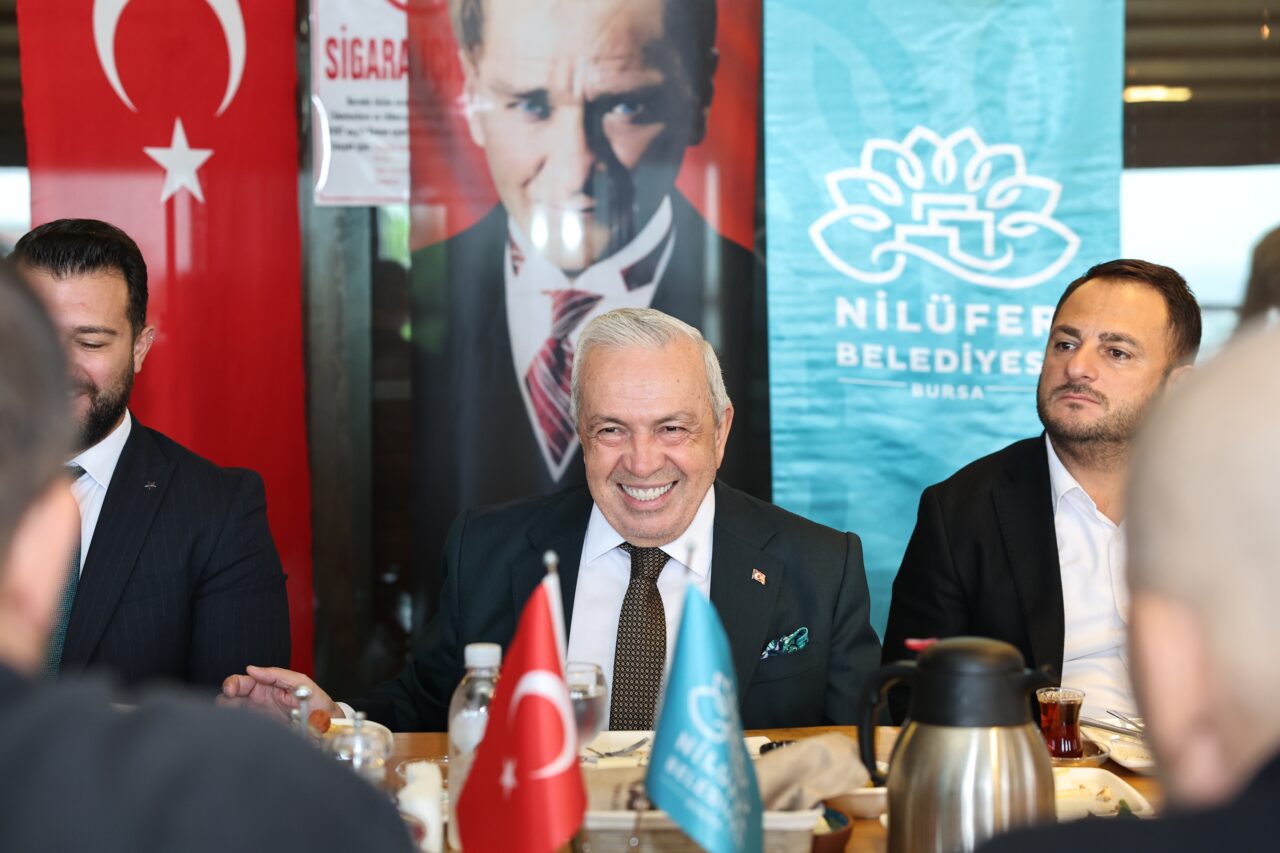 Nilüfer Belediye Başkanı Şadi Özdemir, Bursaspor tribün liderleriyle gerçekleştirdiği buluşmada