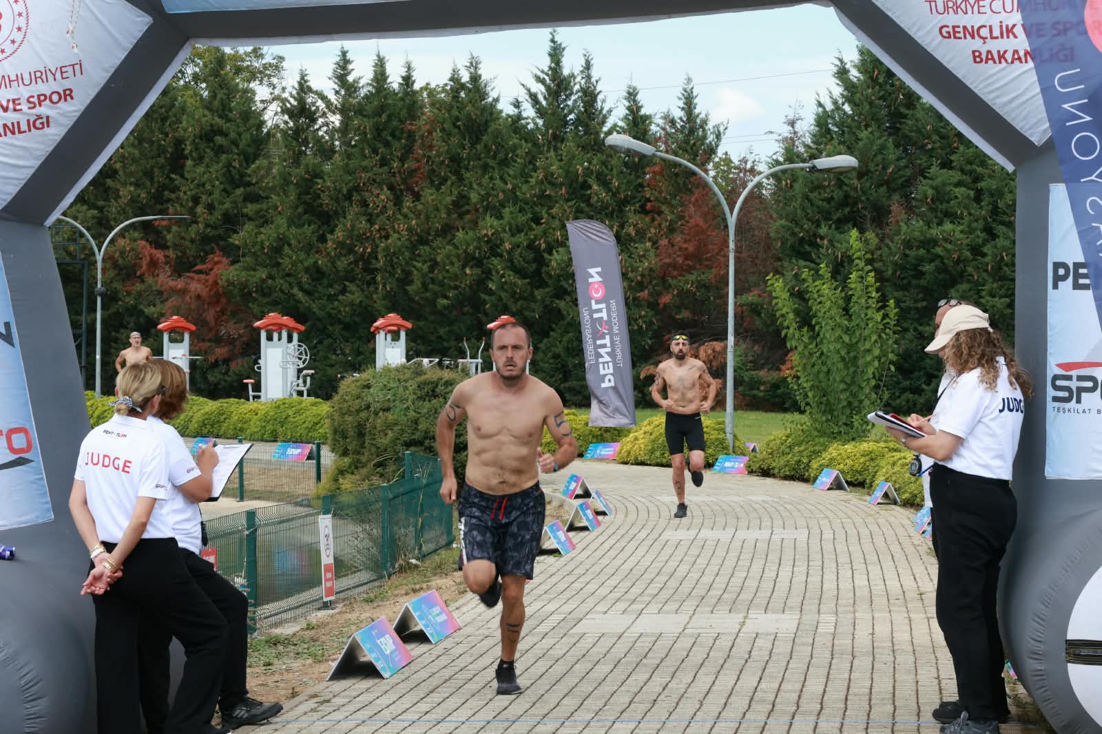 249 sporcu şampiyonluk için yarıştı! Osmangazi’de nefes kesen mücadele 2 Bülten Medya -