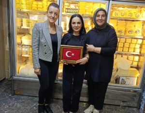 Mustafakemalpaşa'da bayrağa gösterilen saygı takdir topladı 1 Bülten Medya -