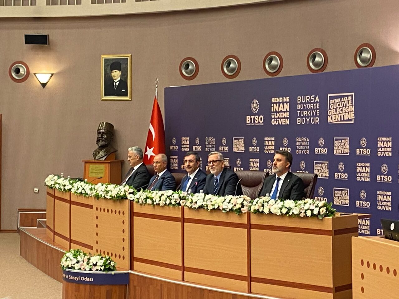 Bursa’da ekonomi zirvesi! Cevdet Yılmaz açıkladı. 1 Bülten Medya -