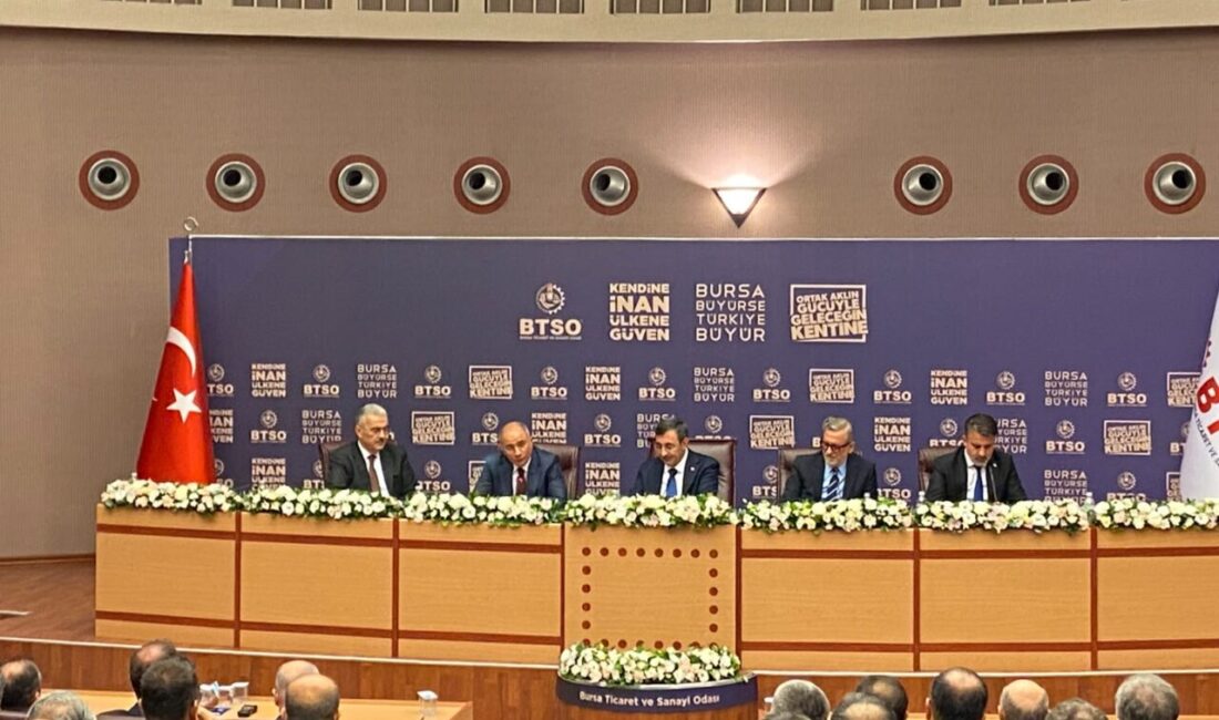 Bursa’da ekonomi zirvesi! Cevdet Yılmaz açıkladı. Bursa’da düzenlenen programda Türkiye ekonomisinin küresel gelişmeler karşısındaki görünümü, ihracatın