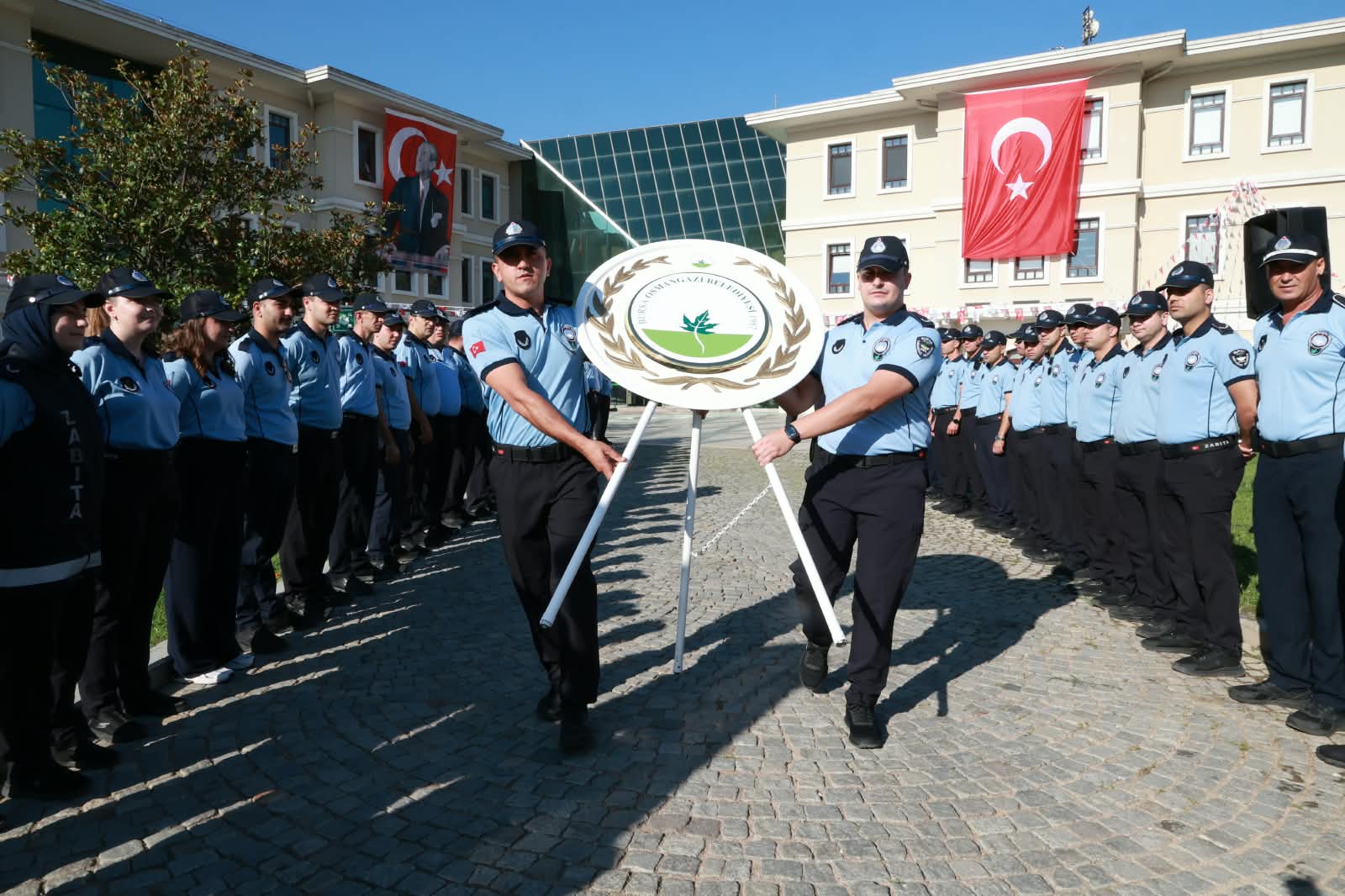 Osmangazi Belediye Başkanı Erkan Aydın, Zabıta Haftası kapsamında zabıta personeliyle