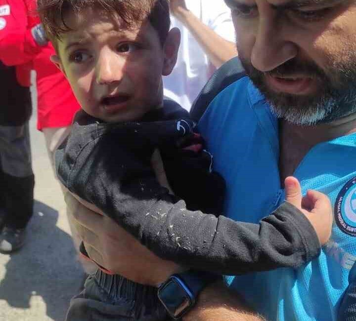 AFAD’tan Emir’in bulunmasında görev alan ekiplere teşekkür Bursa’da kaybolan 2,5 yaşındaki Emir G. için başlatılan arama-kurtarma çalışmaları,