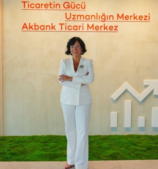 Akbank, ticari bankacılıkta hizmet modelini Ticari Merkez yapısıyla yeniden şekillendiriyor.
