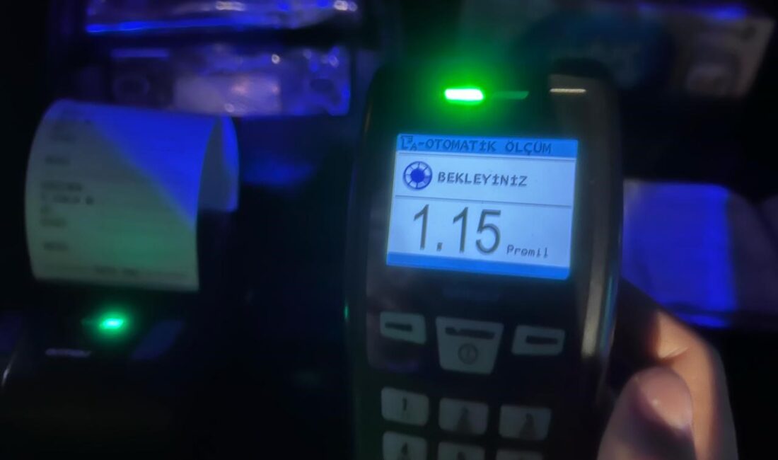 Alkollü sürücü motosikletliye çarptı: 1 yaralı Bursa’nın Mudanya ilçesinde otomobilin motosiklete çarpması sonucu meydana gelen kazada