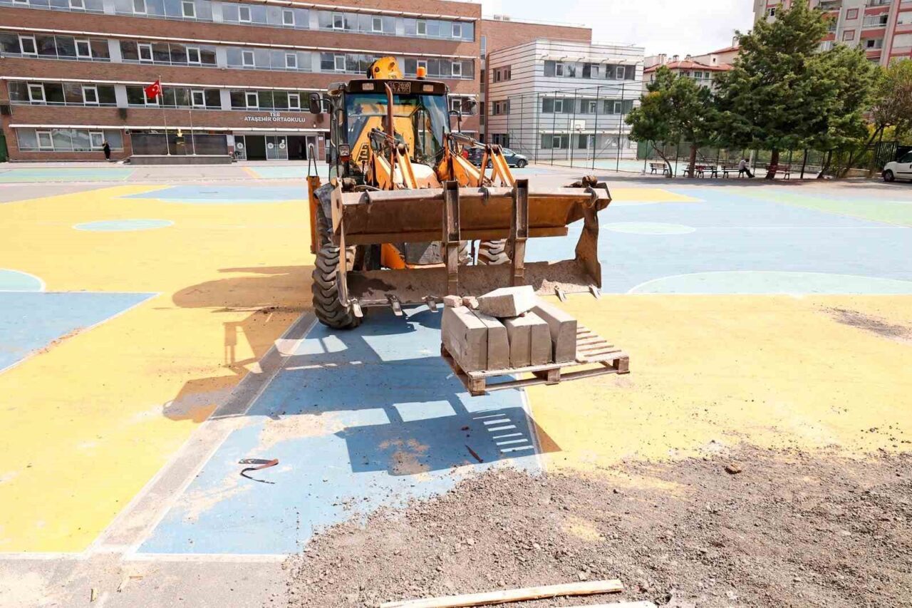 Ataşehir’de okullar temizlenerek yeni eğitim dönemine hazırlanıyor 15 Bülten Medya -