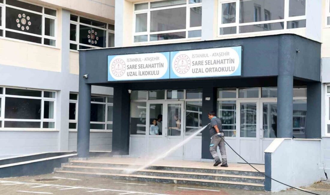 Ataşehir’de okullar temizlenerek yeni eğitim dönemine hazırlanıyor Ataşehir Belediyesi, yeni eğitim öğretim yılı öncesinde ilçe genelindeki okullarda