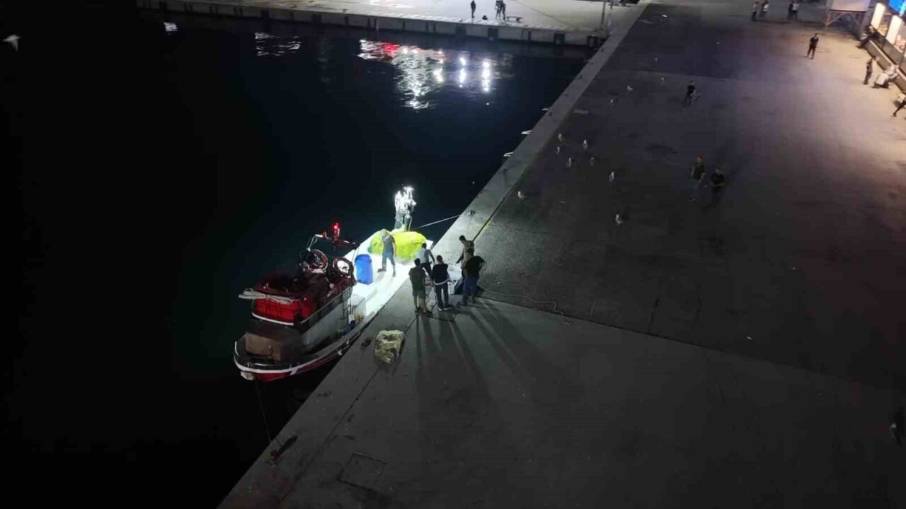 Av yasağının bitmesiyle İstanbul’da sezonun ilk balıkları bu gece avlandı 19 Bülten Medya -
