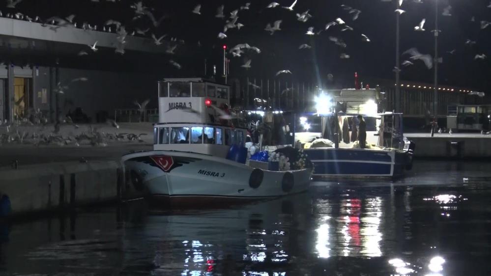 Spot: Av yasağının sona ermesiyle İstanbul’da balıkçılar yeniden denize açıldı.