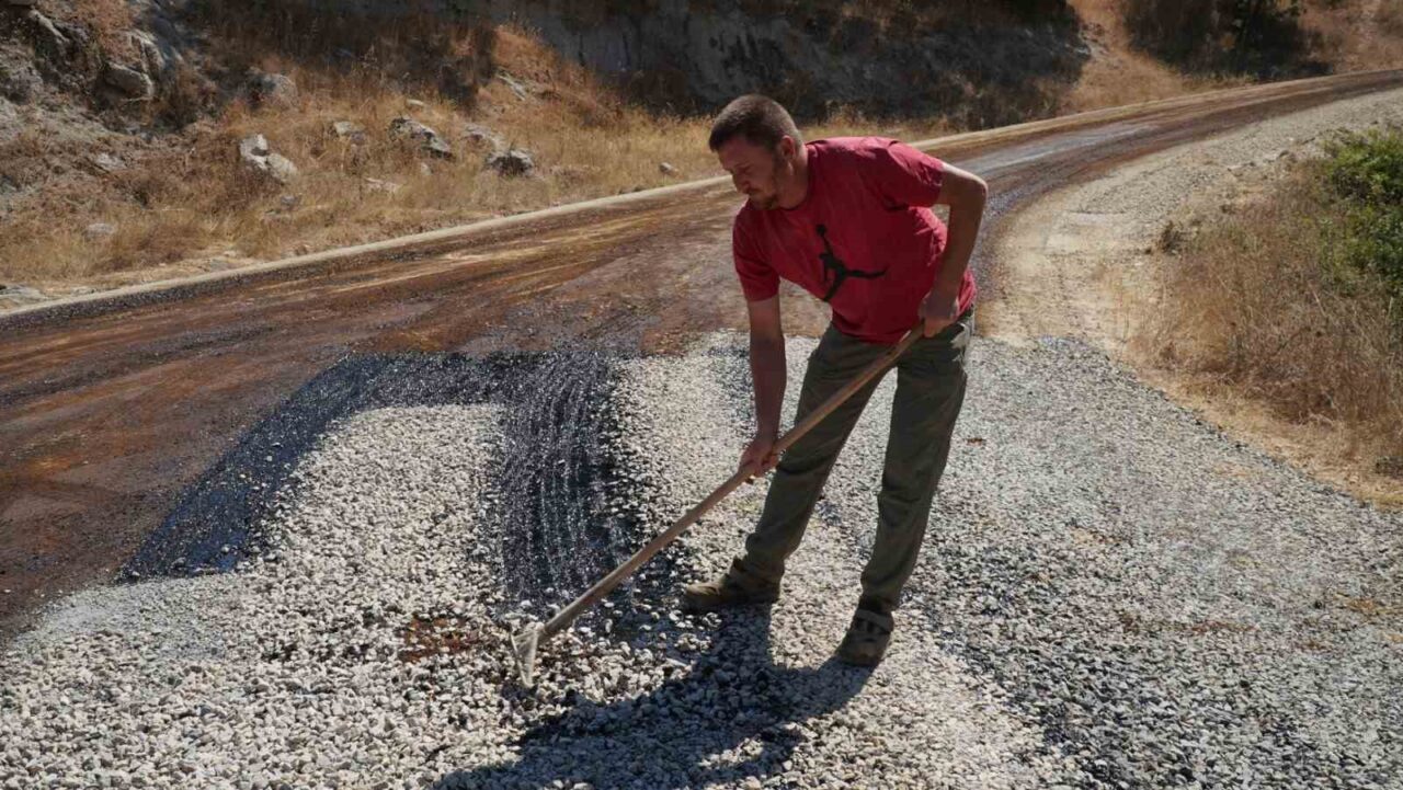 Balıkesir Büyükşehir Dursunbey’de yollara asfalt atıyor 20 Bülten Medya -