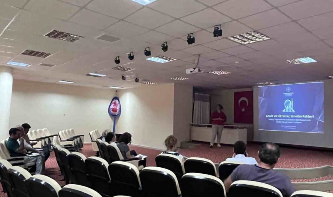 Bandırma Eğitim ve Araştırma Hastanesi’nde düzenlenen toplantıda, hastanenin kalite performansı